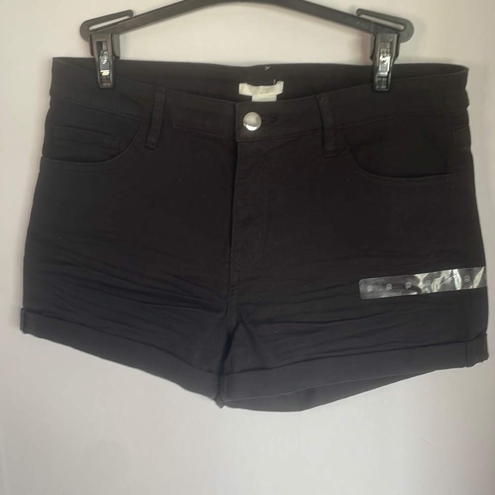 H&M Women’s size 10 rich black shorts NWT